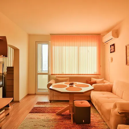 Апартаменты Cozy Flat For 3 On A Budget *